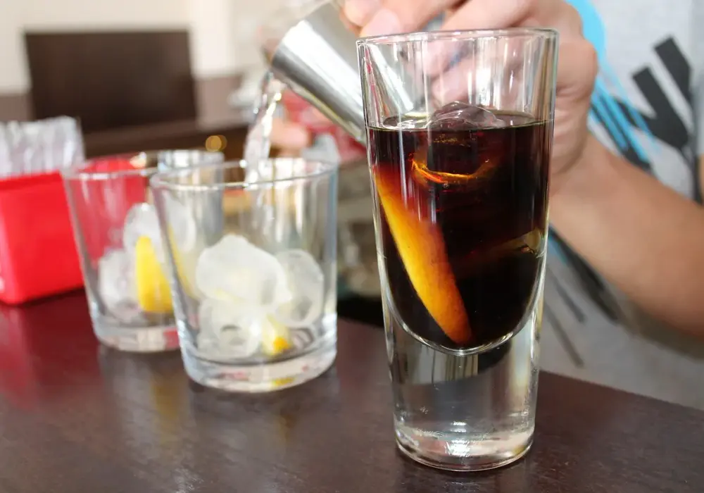 Z czym pić whisky? Dodatki, lód, jedzenie - Pełny Przewodnik