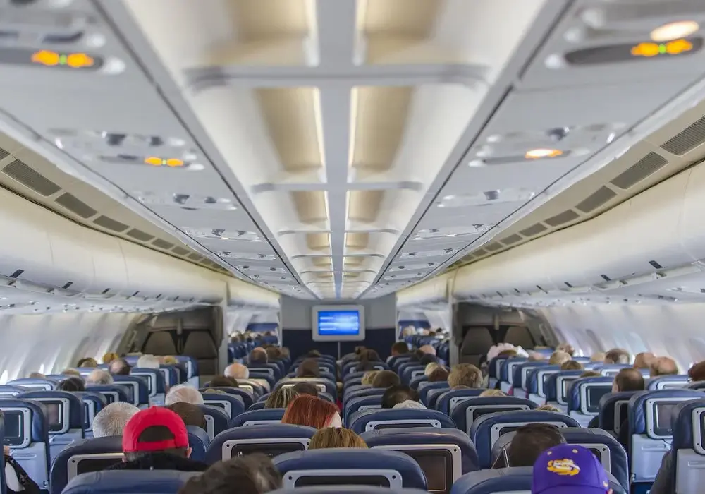 Ile jest miejsc w samolocie Ryanair? Zaskakujące fakty o pojemności