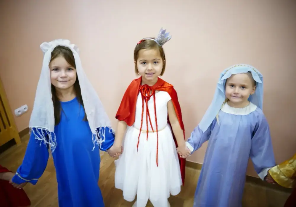 Stroje świętych dla dzieci - Jak wybrać wygodny i prosty kostium?