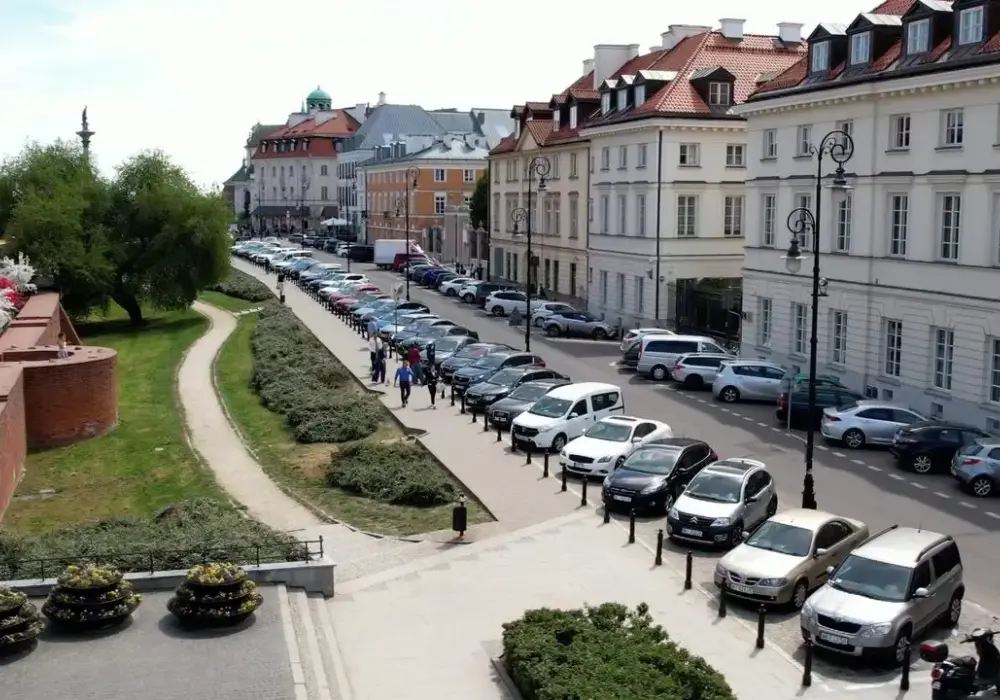 Gdzie zaparkować przy teatrze kwadrat? Opcje parkingowe w Warszawie