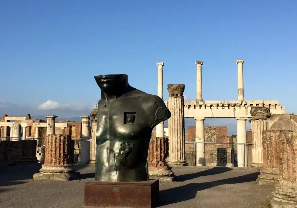 Pompeje Mitoraj: Odkryj niezwykłe rzeźby w sercu starożytności