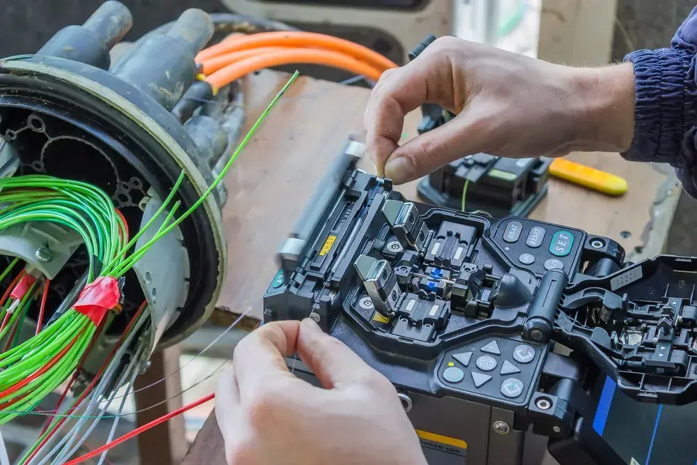 Montaż światłowodu krok po kroku: poznaj dokładny czas instalacji