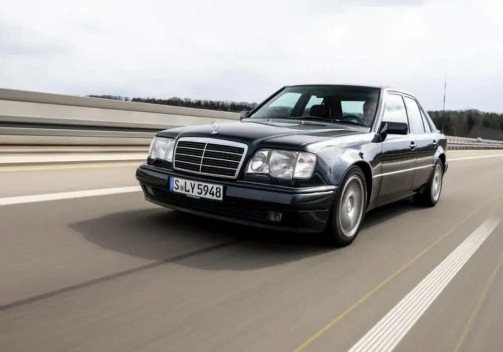 Mercedes 500E - Legenda V8 z Porsche. Warto kupić?