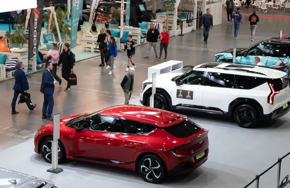  Premiery nowych modeli samochodów i aktualności z targów motoryzacyjnych 