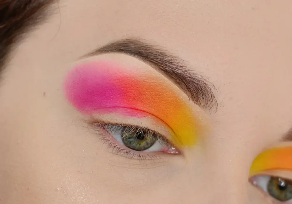 Cut crease - jak zrobić odciętą powiekę krok po kroku