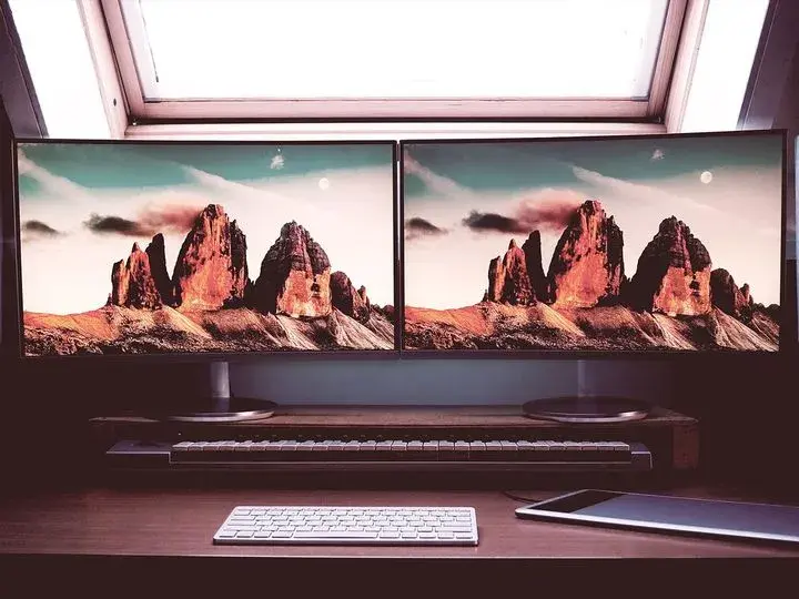 Jaki monitor do domu wybrać, aby cieszyć się doskonałą jakością obrazu?