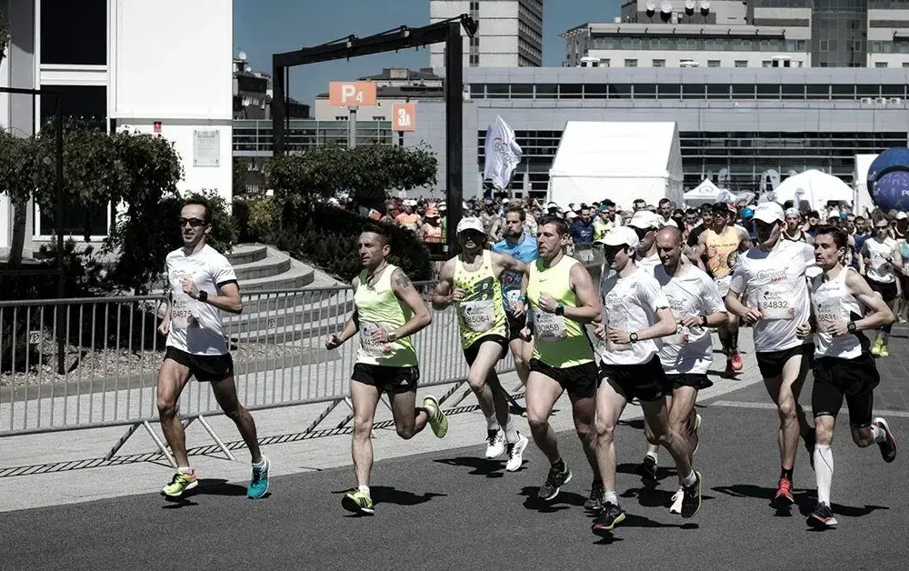 Maraton skąd nazwa? Odkryj fascynującą historię i legendę Pheidippidesa