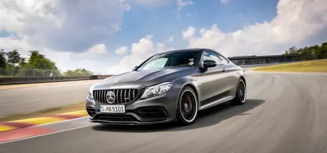 Mercedes C AMG 63 - moc, osiągi i porównania modeli, które musisz znać
