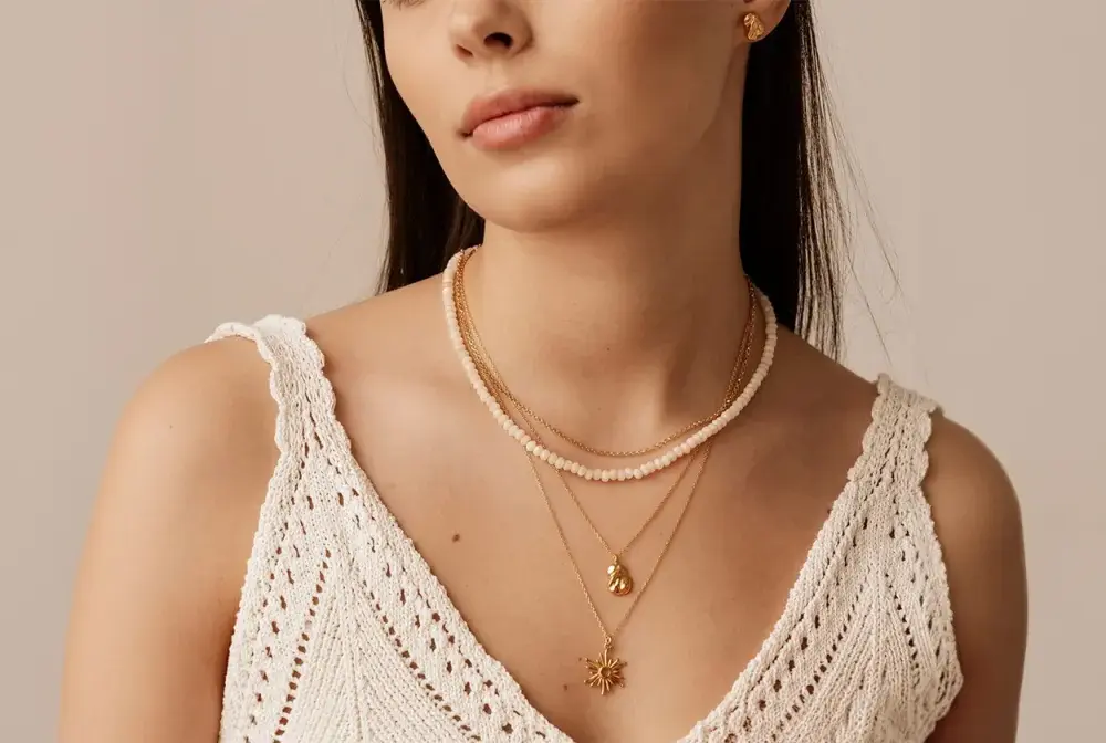 Choker - co oznacza i jak go nosić? Poradnik.