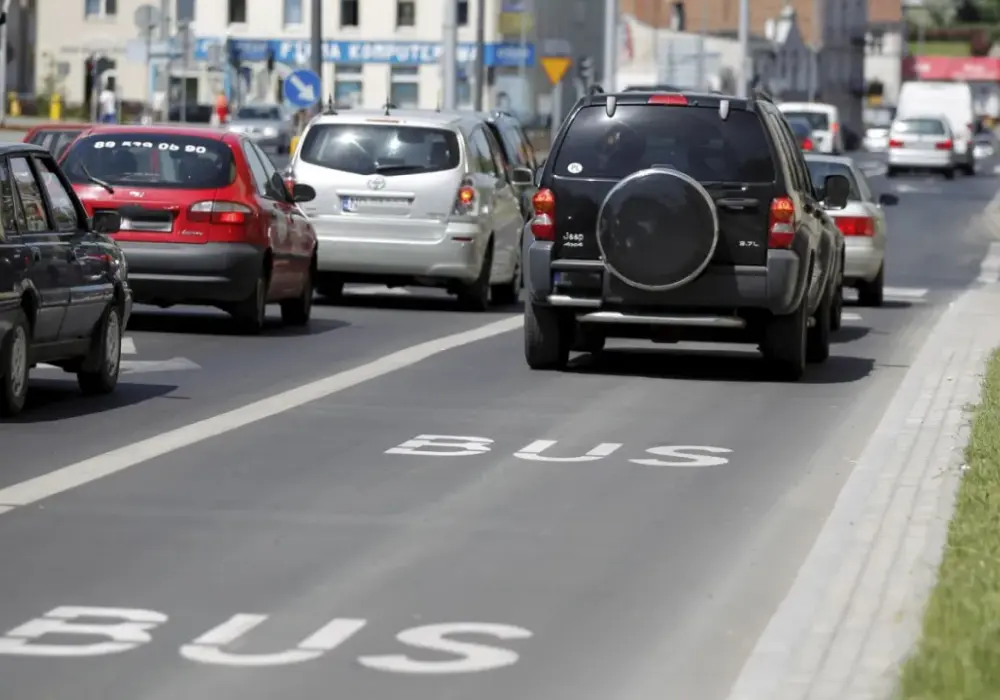 Pas dla autobusów - Kto może nim jechać i jak uniknąć mandatu?