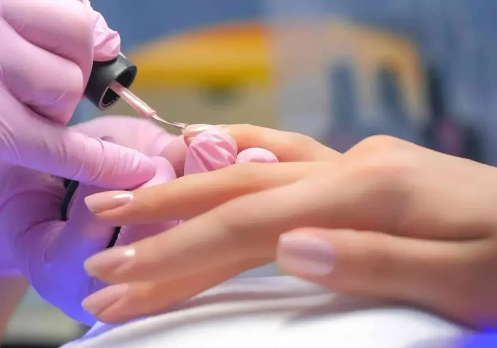 Chiński manicure na czym polega – poznaj jego zalety i efekty
