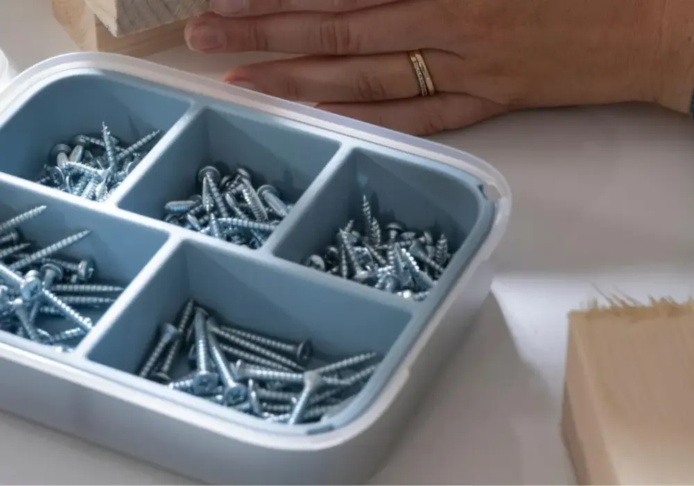Jakie kołki do szafek wiszących IKEA, aby uniknąć błędów przy montażu?