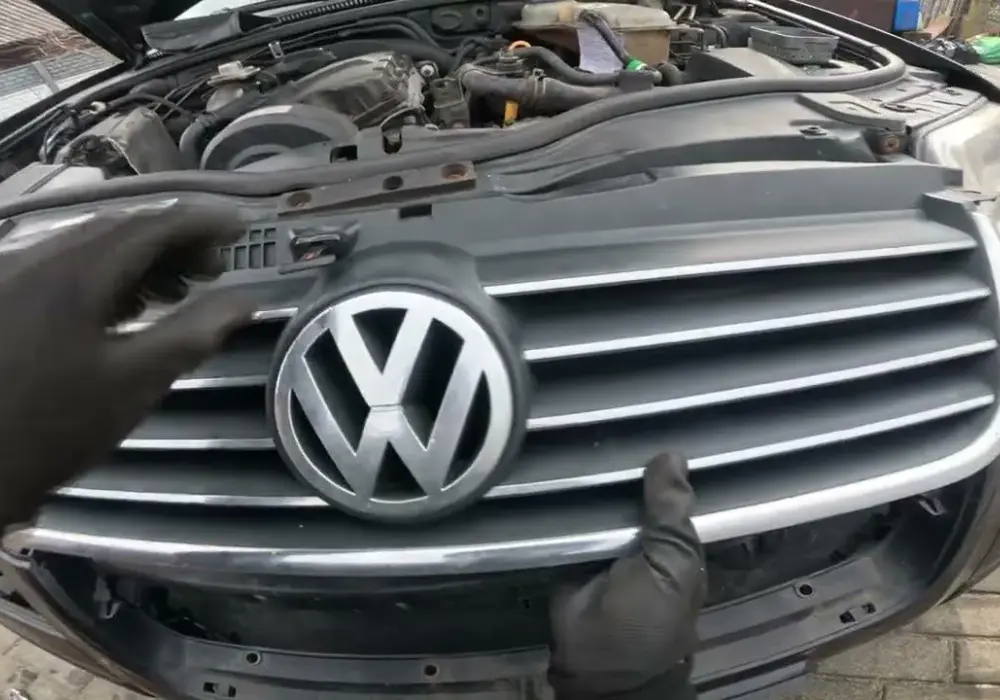 Gdzie korek spustowy chłodnicy Passat B5? Lokalizacja i wymiana