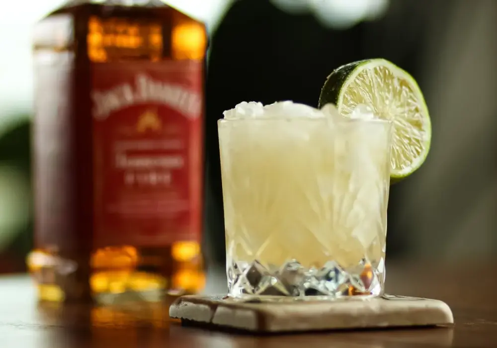 Najlepsze drinki z Jack Daniel's Fire, które musisz spróbować teraz
