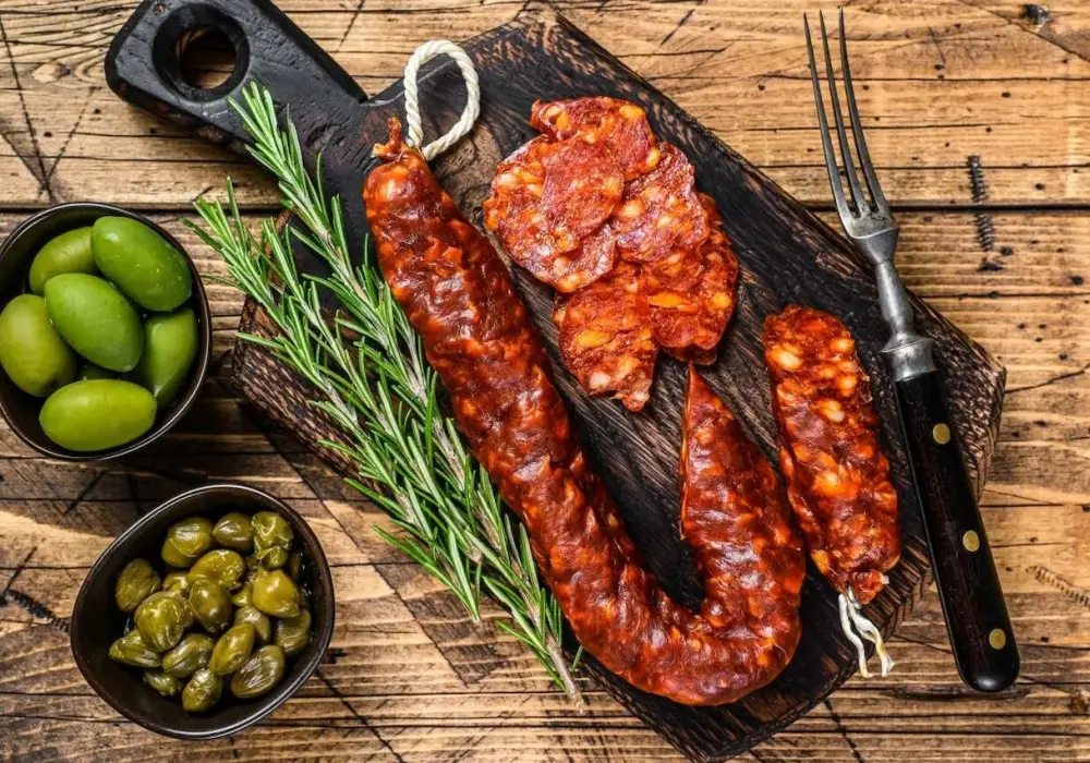 Chorizo - co to jest i jak je wykorzystać? Poznaj rodzaje i triki
