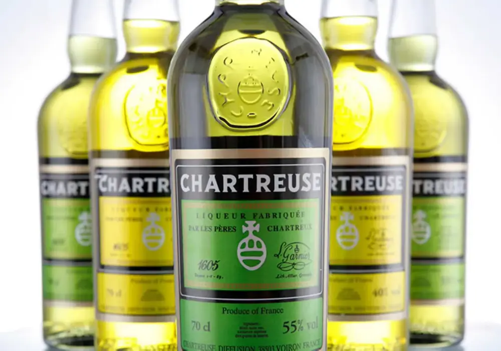 Domowy likier ziołowy jak Chartreuse? Przepis krok po kroku