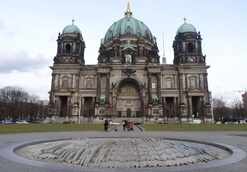 Katedra w Berlinie - Planujesz wizytę? Co musisz wiedzieć!