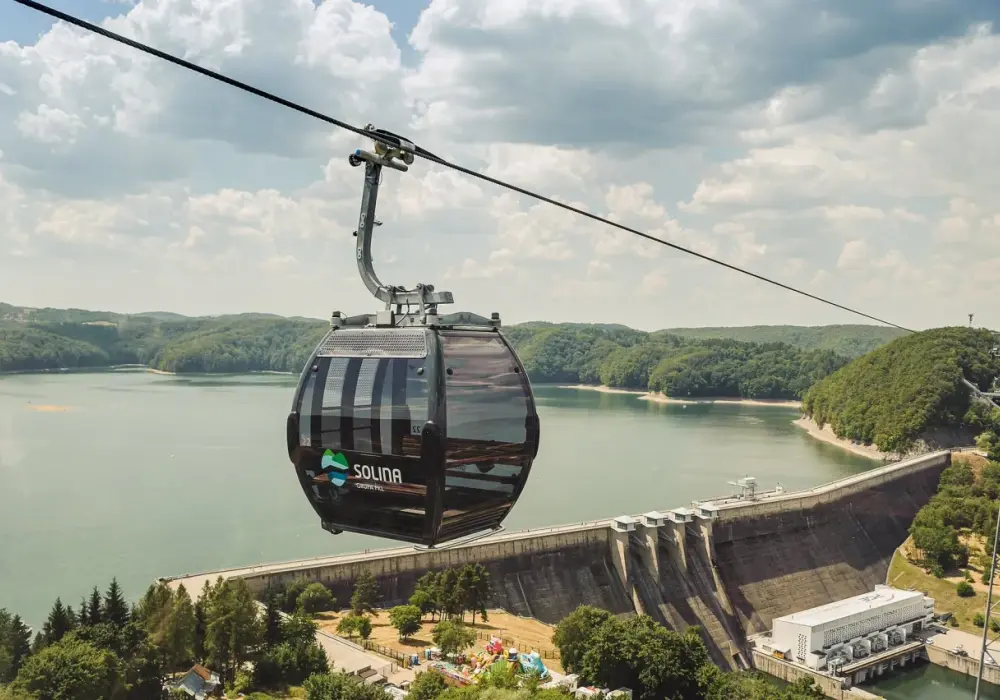 Podróże koleją po Polsce - pomysły na niezwykłe trasy i porady