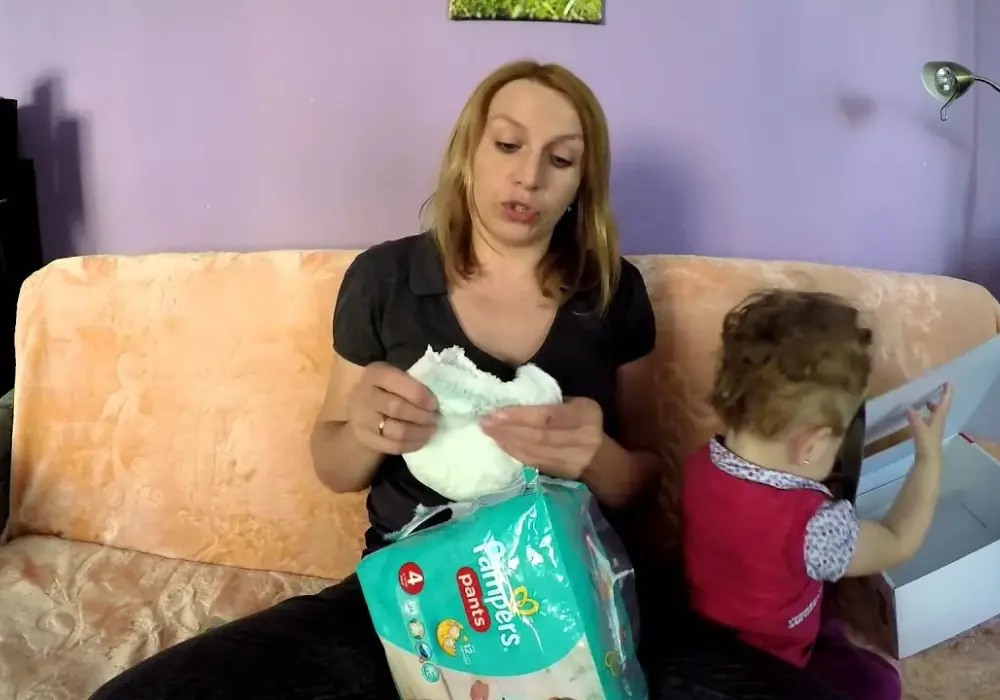 Jak prawidłowo założyć pieluchomajtki Pampers? Uniknij najpopularniejszych wpadek!