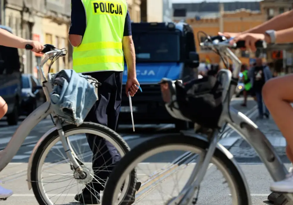 Czy można przejeżdżać rowerem przez pasy? Sprawdź ważne przepisy