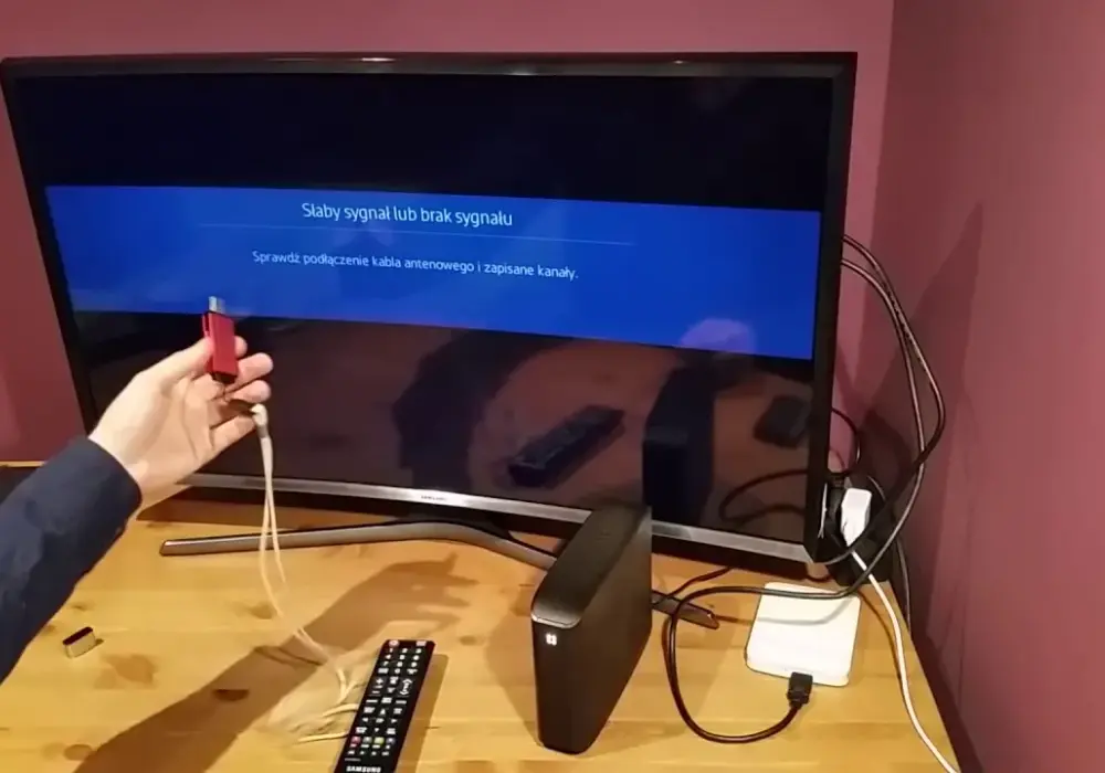 Jak podłączyć USB do telewizora i uniknąć problemów z odtwarzaniem