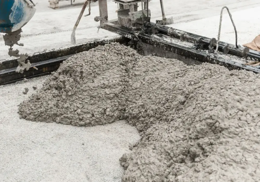 Jaki cement pod kostkę brukową? Wybierz najlepszy materiał