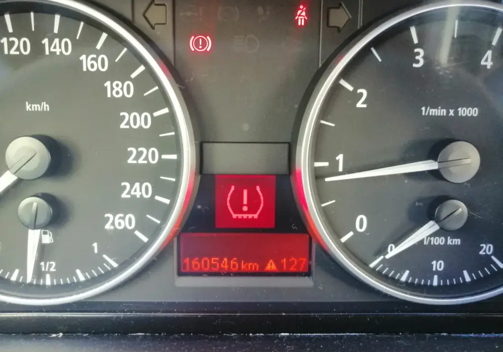 Jak usunąć błąd ciśnienia opon w BMW E87 i uniknąć problemów