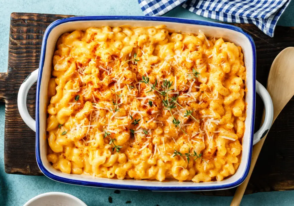 Oryginalny Mac and Cheese: Sekretny przepis na idealny sos i zapiekankę