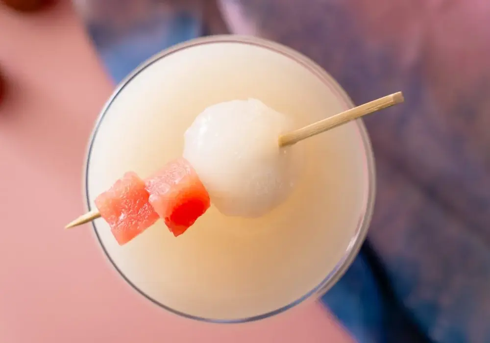 Pyszne napoje z lychee - przepisy na orzeźwiające drinki