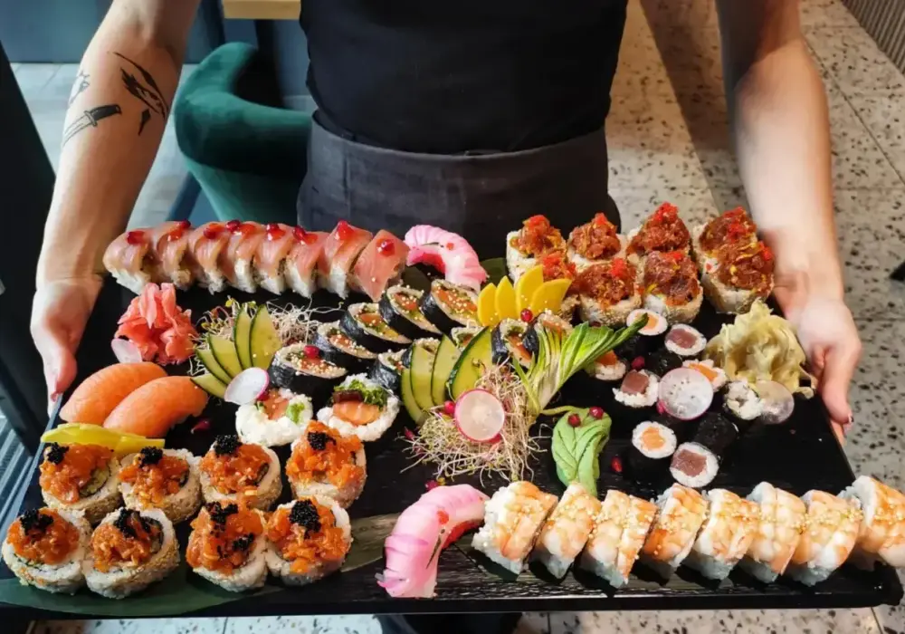 Co to sushi? Przewodnik po smakach i zasadach jedzenia