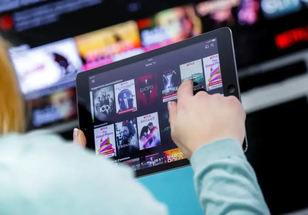 Netflix offline na komputerze - Jak pobrać filmy i seriale?