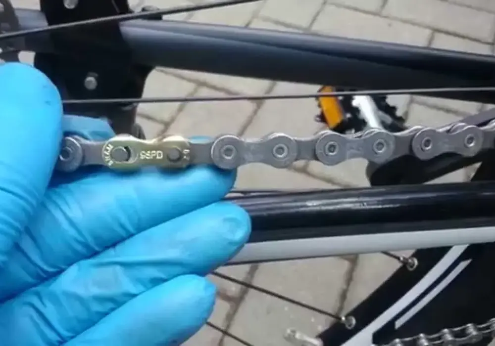 Jak prawidłowo założyć spinkę do łańcucha motocyklowego i uniknąć problemów