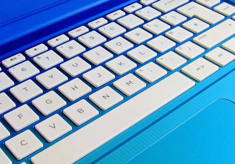 Jak rozjaśnić ekran w laptopie? Klawisze, ustawienia i typowe blokady