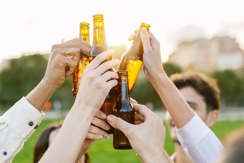 Czy picie alkoholu w piątek to grzech? Poznaj kontrowersje i opinie