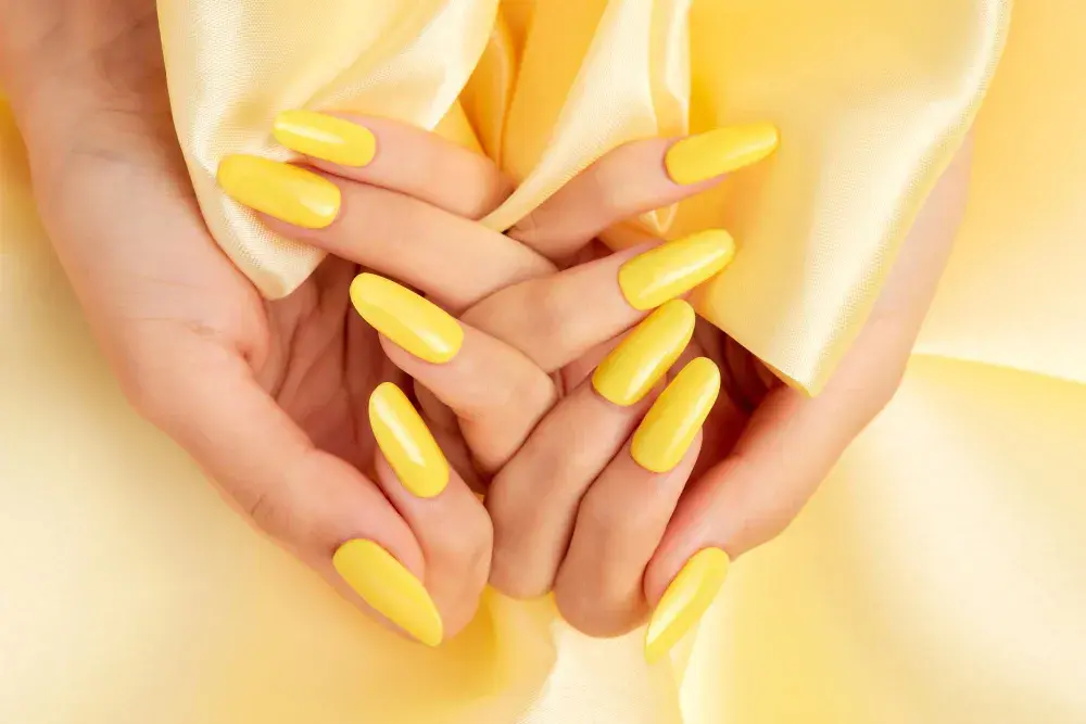 Czym różni się hybryda od żelu? Kluczowe różnice i co wybrać do manicure