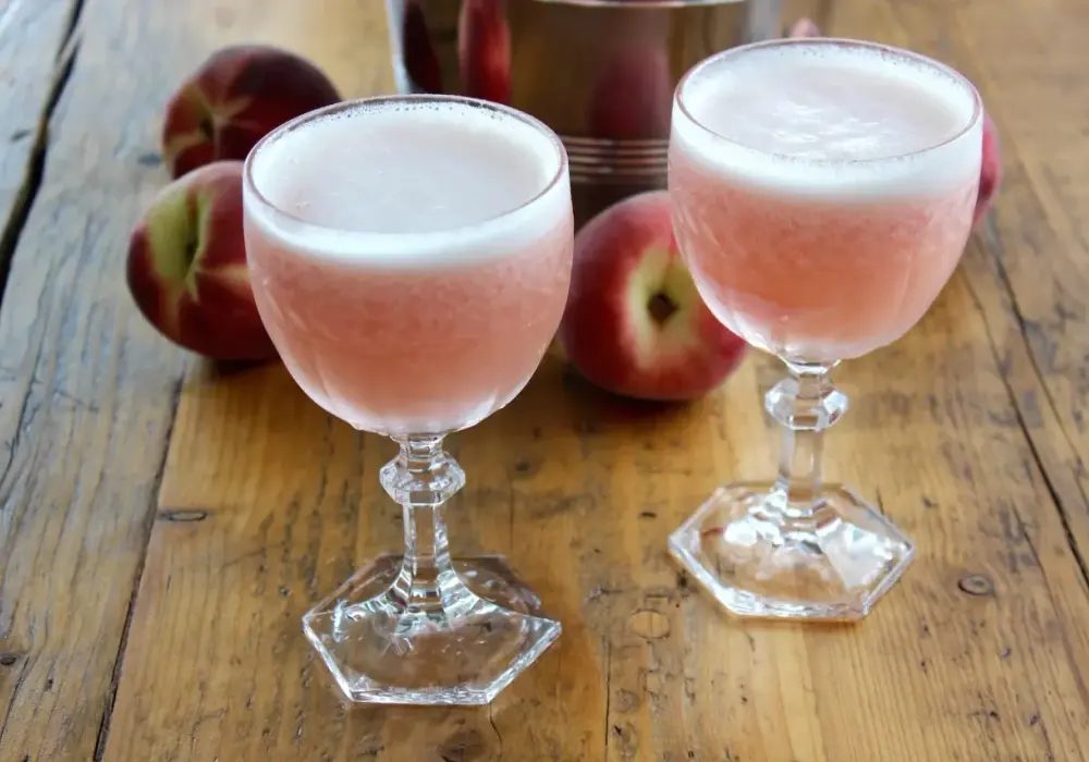 Czym jest drink? Prosta definicja i kluczowe różnice z koktajlem