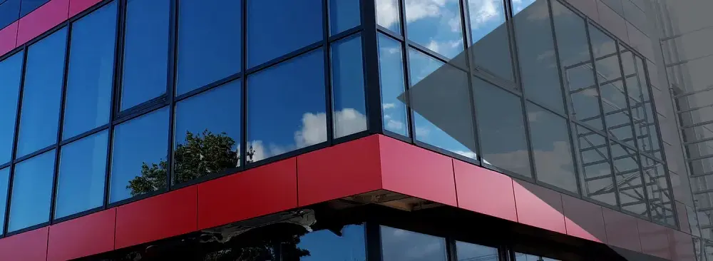 Fasada budynku - kluczowe funkcje i znaczenie w architekturze