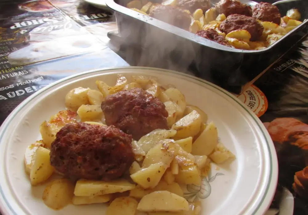 Ile piec burgery w piekarniku? Prosty przepis na soczyste burgery z indyka