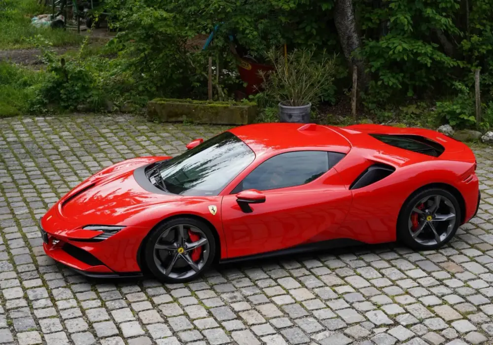 Ferrari F90 - Czym jest ten unikat i jak nie pomylić go z SF90?