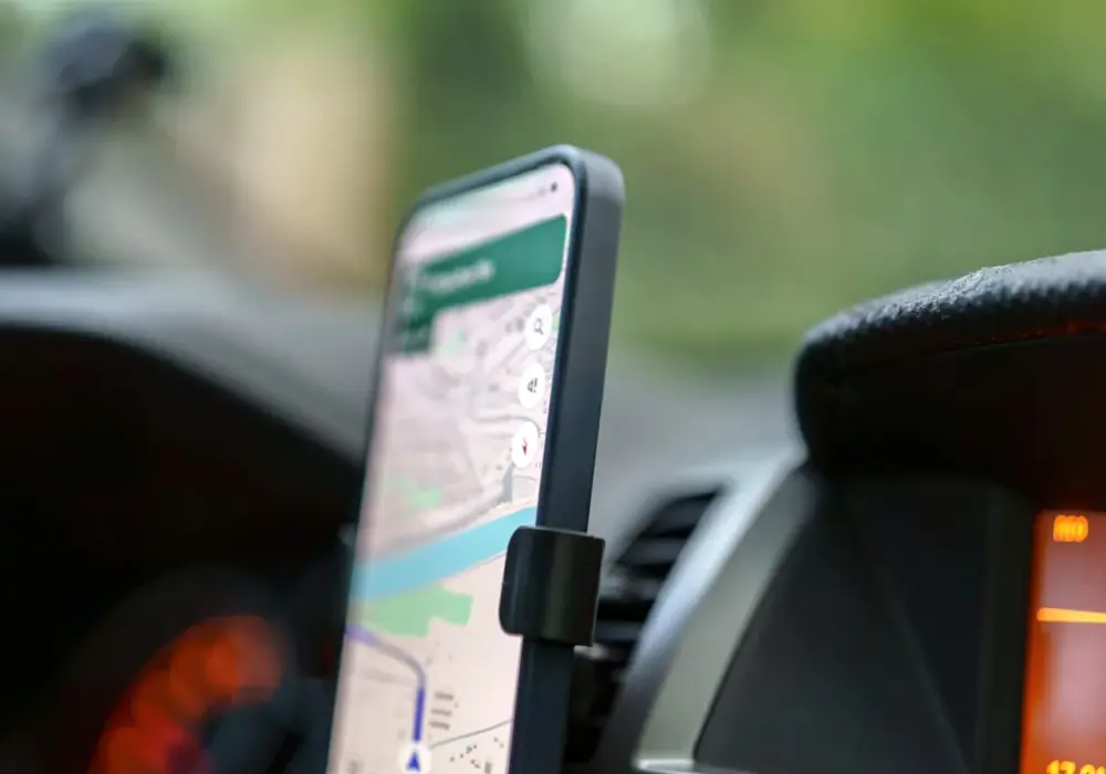 Najlepsza darmowa nawigacja na telefon - którą wybrać?