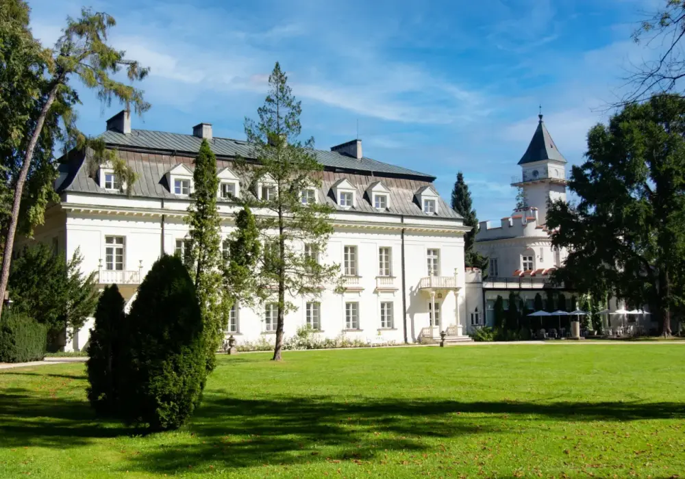 Pałac w Radziejowicach: historia, atrakcje i tajemnice miejsca