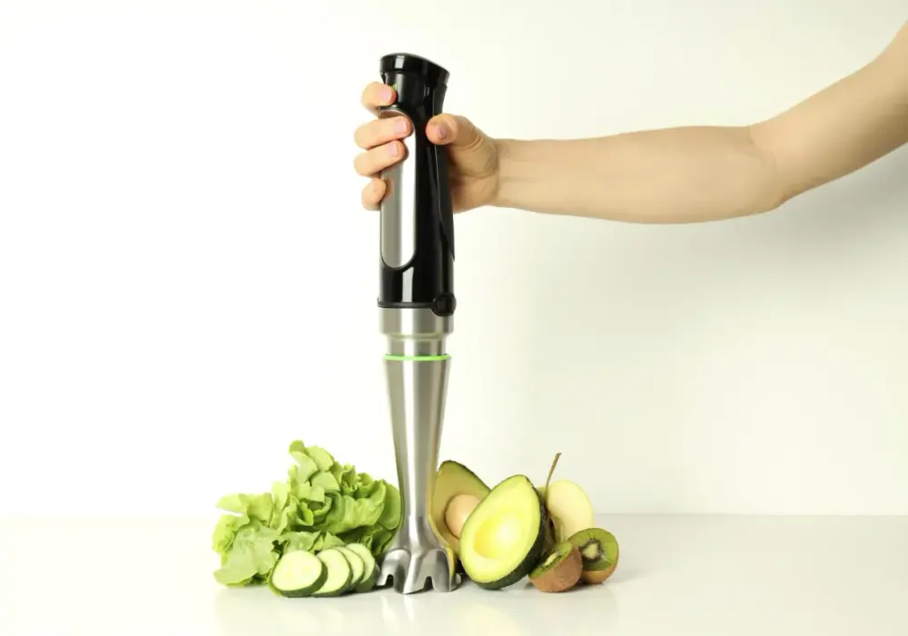 Jak wyczyścić blender ręczny z włóknistych resztek? Szybki sposób
