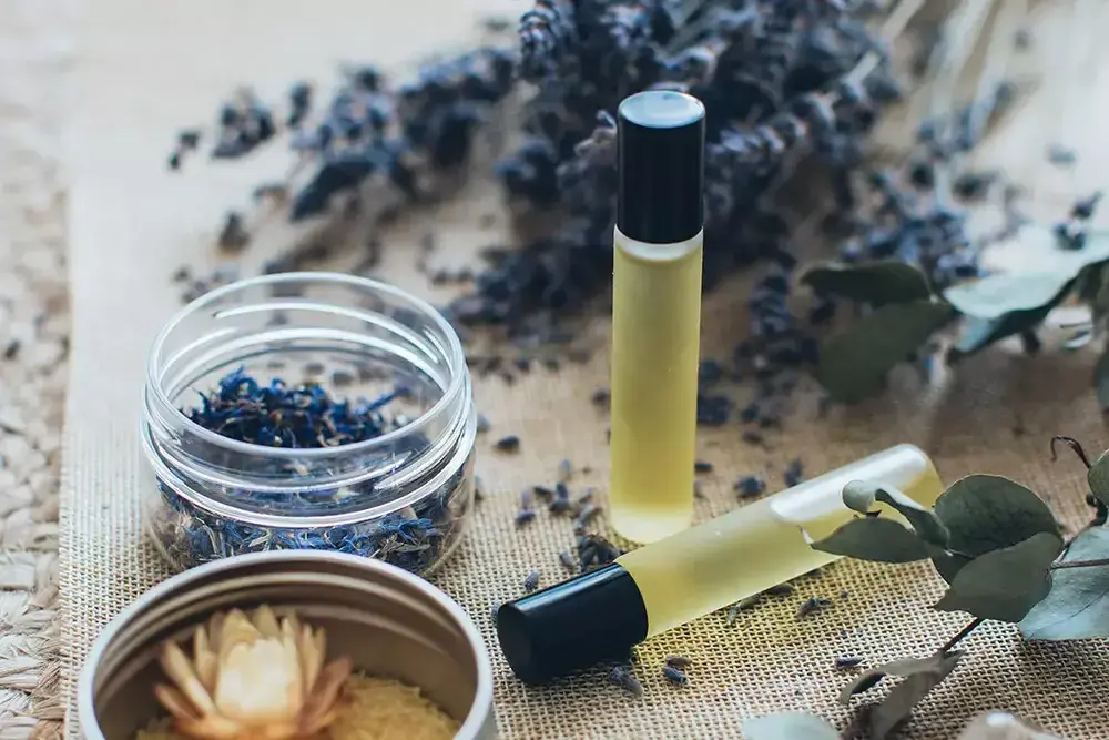 Jak stworzyć własne perfumy w domu - proste przepisy i porady