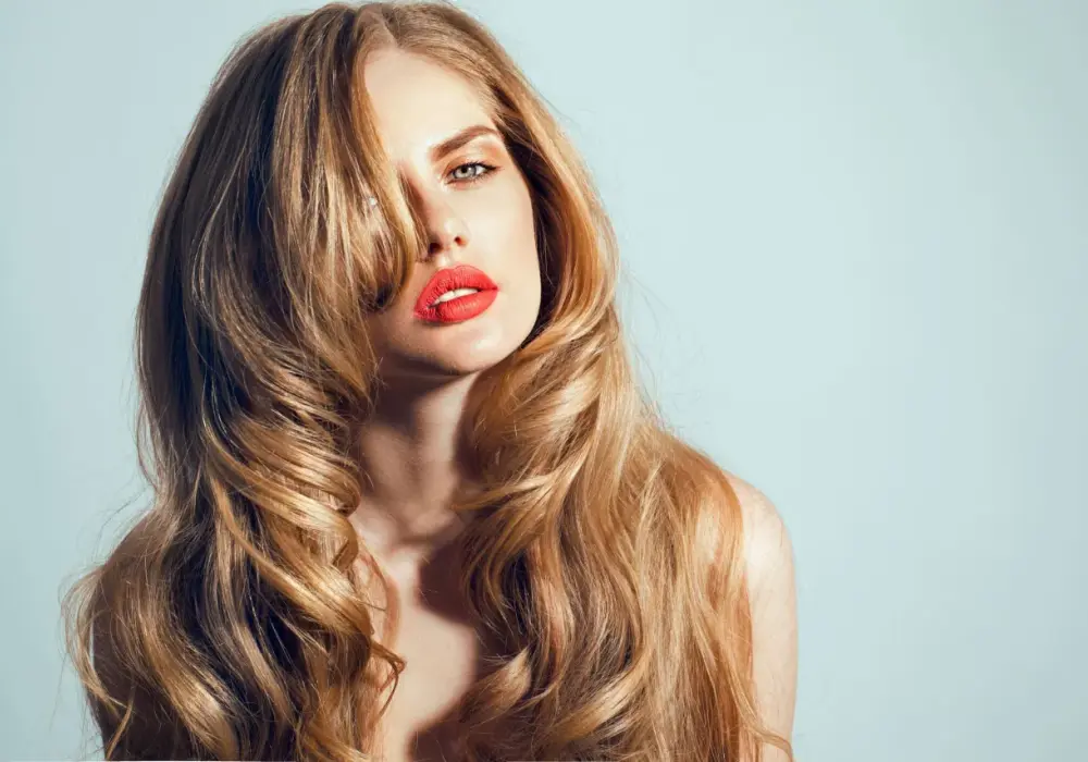 Butterfly cut - komu pasuje i jak go stylizować