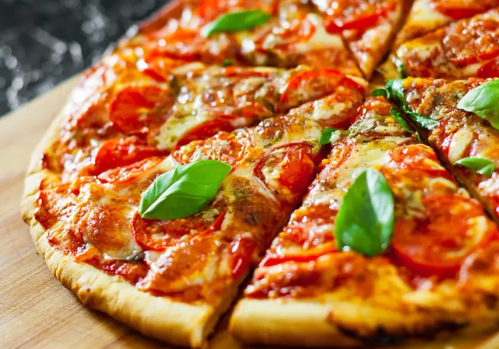 Kto wymyślił pizzę? Fascynująca historia i tajemnice jej powstania
