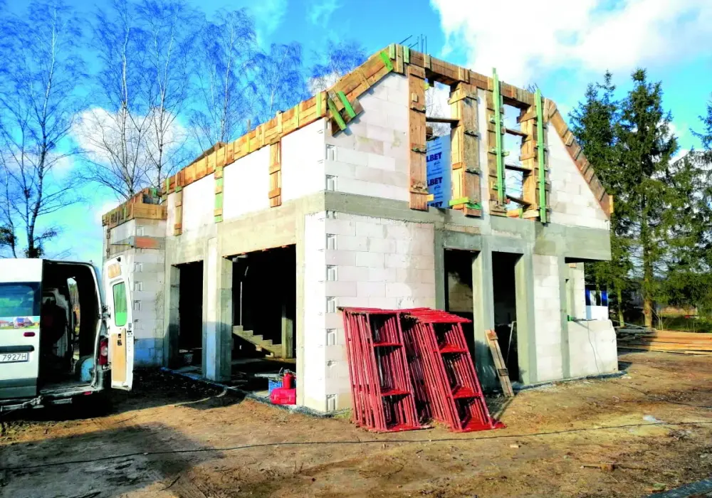 Wieniec ściany szczytowej - kluczowy element stabilności budynku