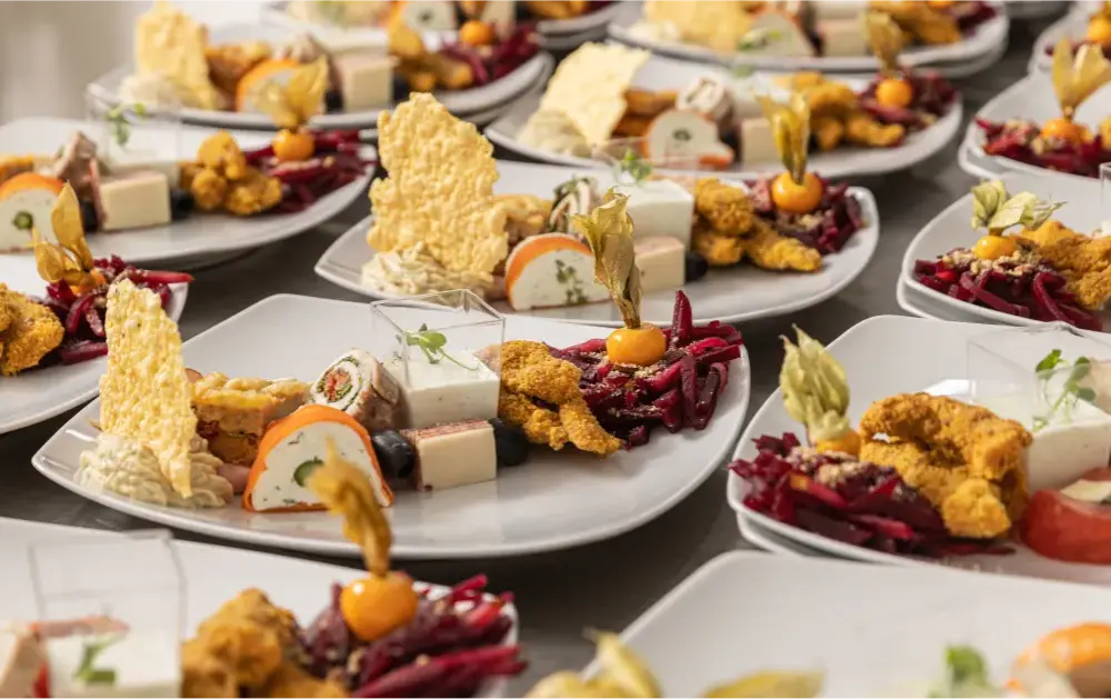 Ile kosztuje catering na 20 osób? Sprawdź ceny i oferty!