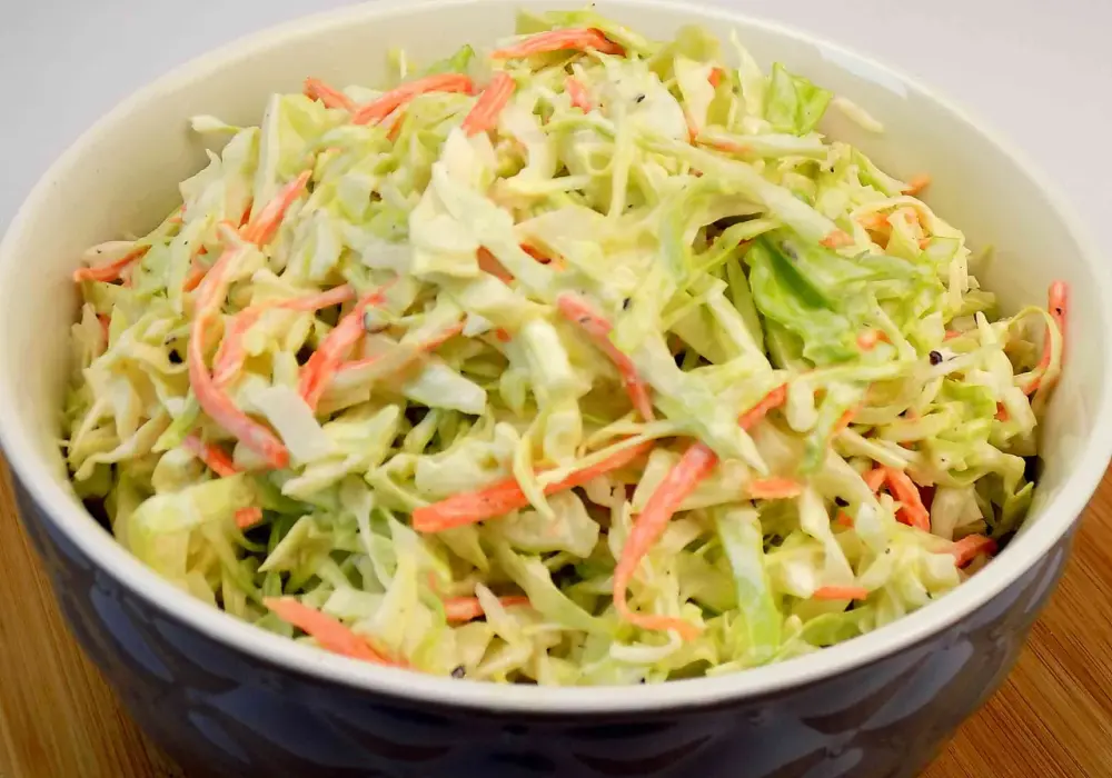 Coleslaw idealny - Przepis na chrupiącą surówkę