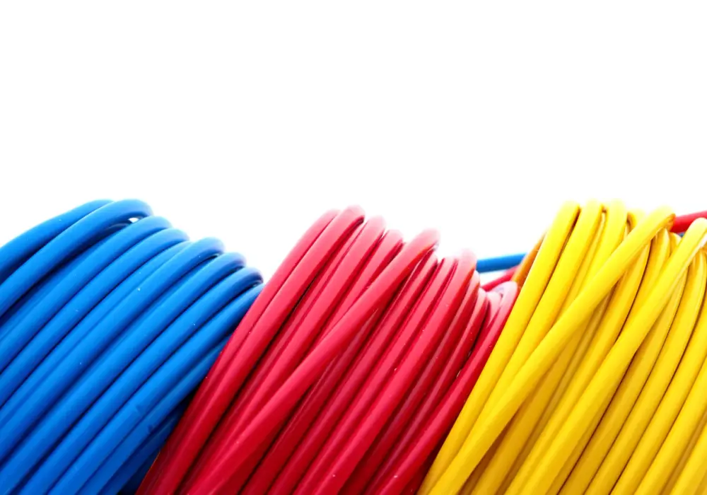 Co oznacza L w elektryce i dlaczego jest kluczowe dla bezpieczeństwa?