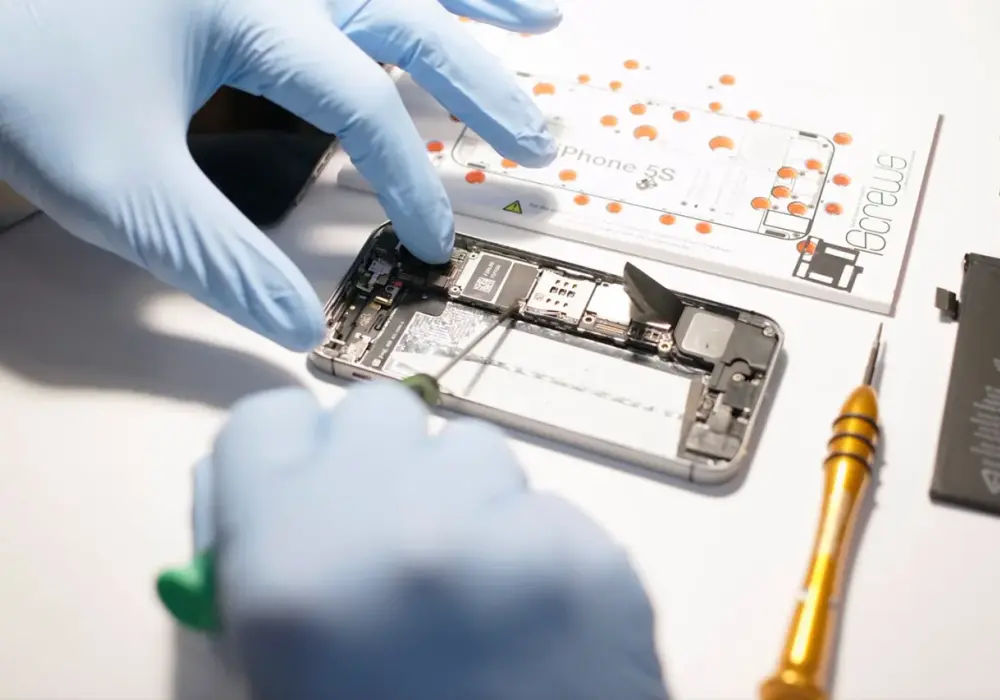 Écran tactile qui ne répond plus : solutions simples pour réparer rapidement